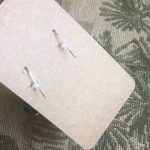 Handcrafted jet black rhondelle iridescent pearl elegant dangle earrings - Picture 4 of 4